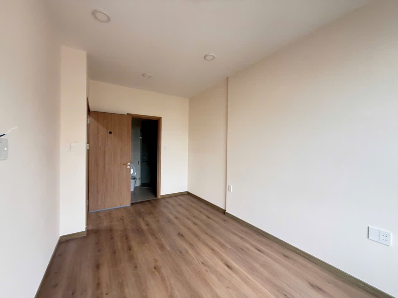 Chung cư 2PN 2WC 70m2 giá rẻ gần Cresent mall, Phú Mỹ Hưng, ban công hướng gió