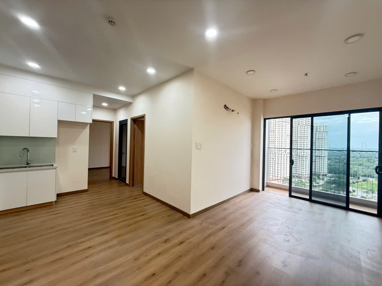 Chung cư 2PN 2WC 70m2 giá rẻ gần Cresent mall, Phú Mỹ Hưng, ban công hướng gió