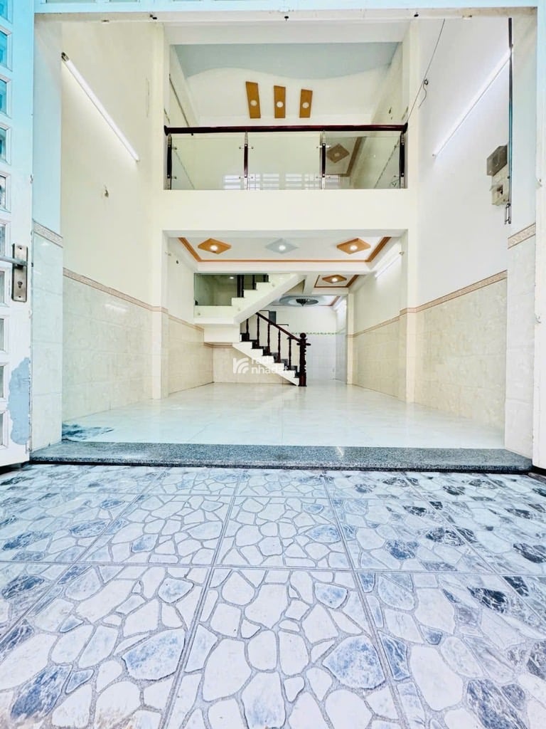 Bán nhà 4 tầng bê tông cốt thép, mới đẹp thiết kế trang nhả. hẻm 4.5 mét sạch sẻ an ninh