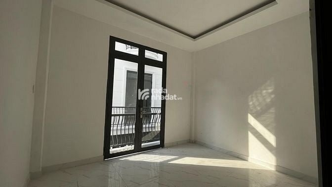 Bán nhà 1 trêt 2 lầu có sân thượng gần cầu ông Thìn , quốc lộ 50 .
