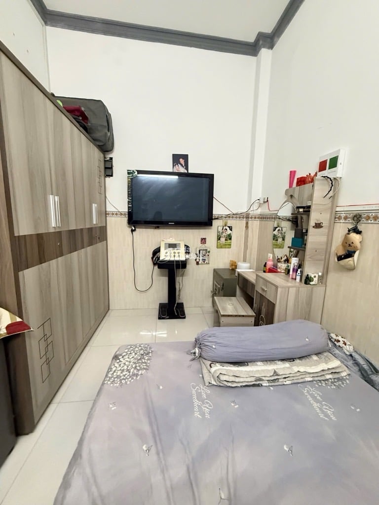 HẺM XE HƠI SÁT NHÀ, LẠC LONG QUÂN, TÂN BÌNH, 55M2 CÓ KC Ở NGAY. GIẢM 350TR CHỈ 6.6T TL 