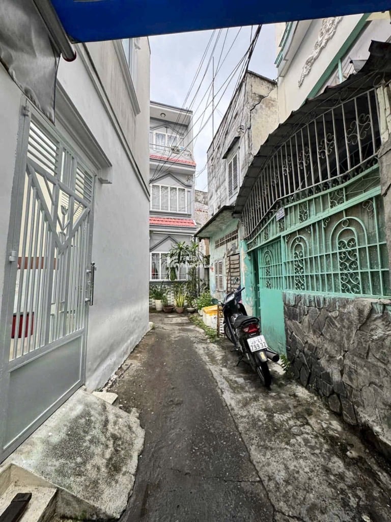 HẺM XE HƠI SÁT NHÀ, TRẦN HỮU TRANG, PHÚ NHUẬN, 40M2 TIỆN XÂY. GIẢM 200TR CHỈ 5.7T TL