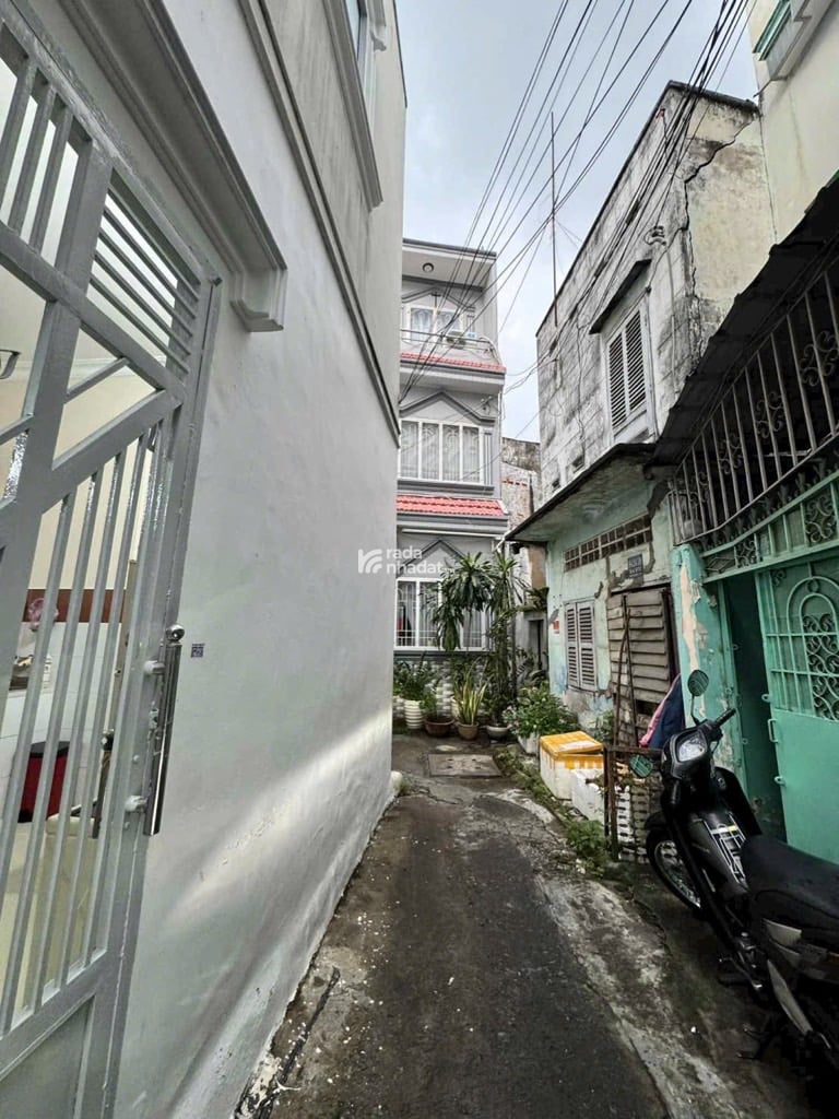 HẺM XE HƠI SÁT NHÀ, TRẦN HỮU TRANG, PHÚ NHUẬN, 40M2 TIỆN XÂY. GIẢM 200TR CHỈ 5.7T TL