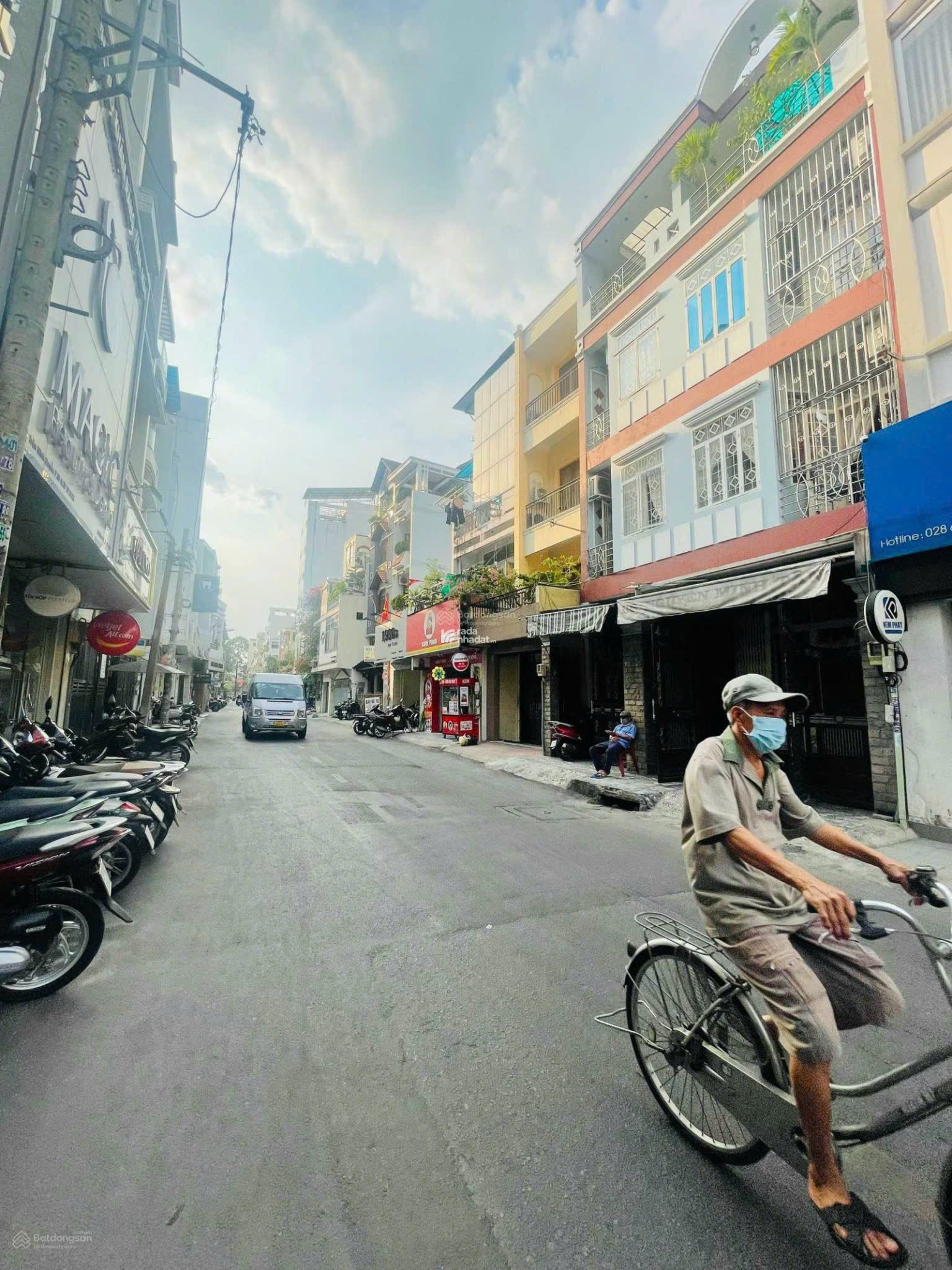 Bán nhà mặt tiền đường Cư xá đô thành,q10 Ở NGAY dt: 43m2, 4.3x10m. 1 trệt 3 lầu, 9pn giá dưới 15T