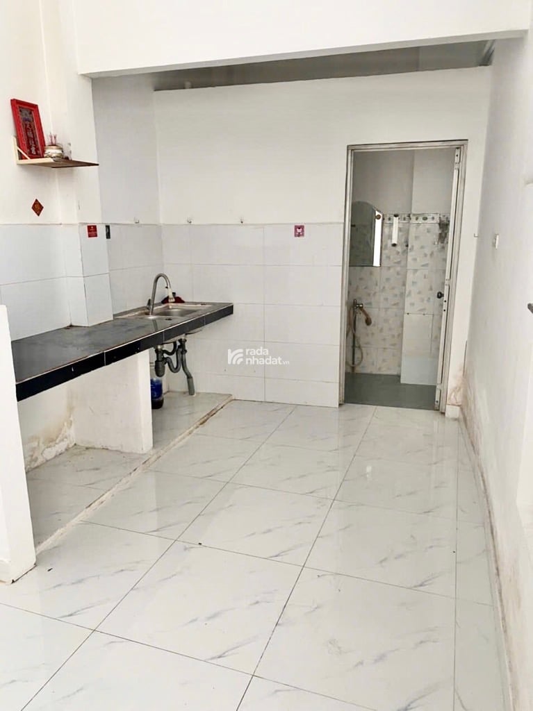 BÁN NHÀ SÁT KHU TÊN LỬA 102M2 NGANG 5M THU NHẬP 15 TR/TH NHIK 4 TỶ