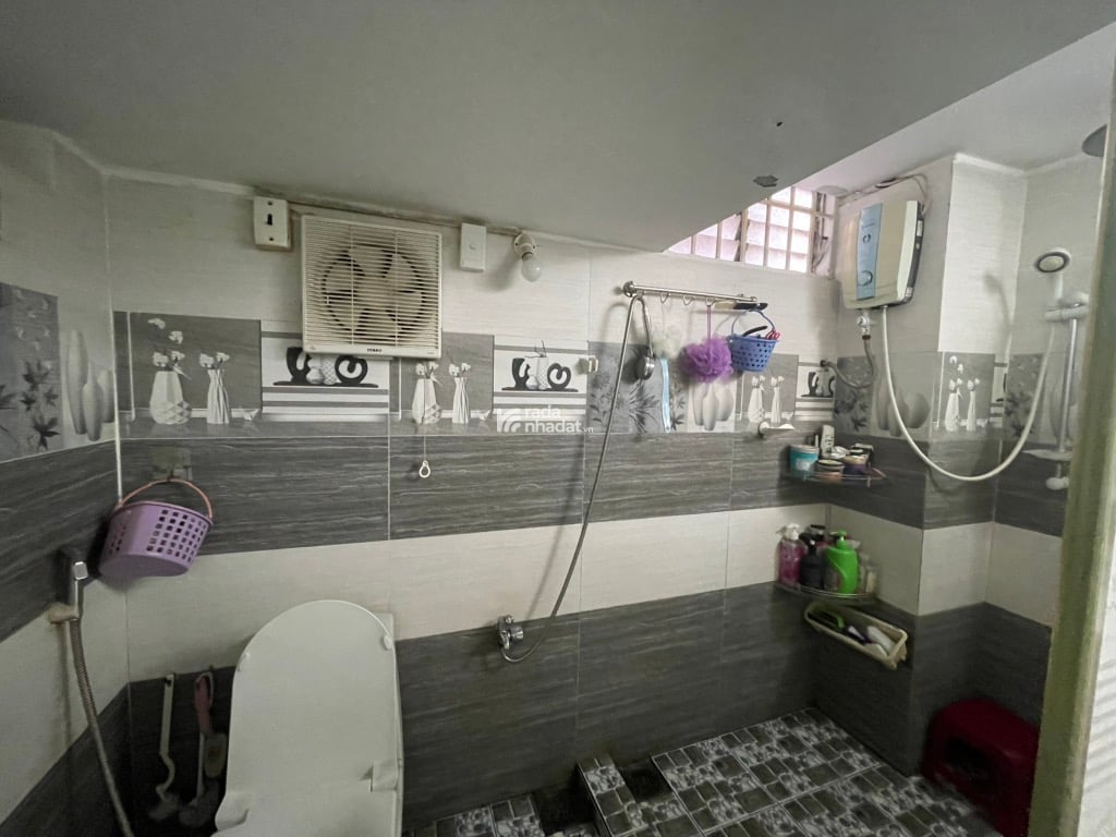 KHU VỰC HIẾM NHÀ BÁN, GIỮA CHỢ BÀ HOA, KINH DOANH, CHO THUÊ CÓ DÒNG TIỀN.