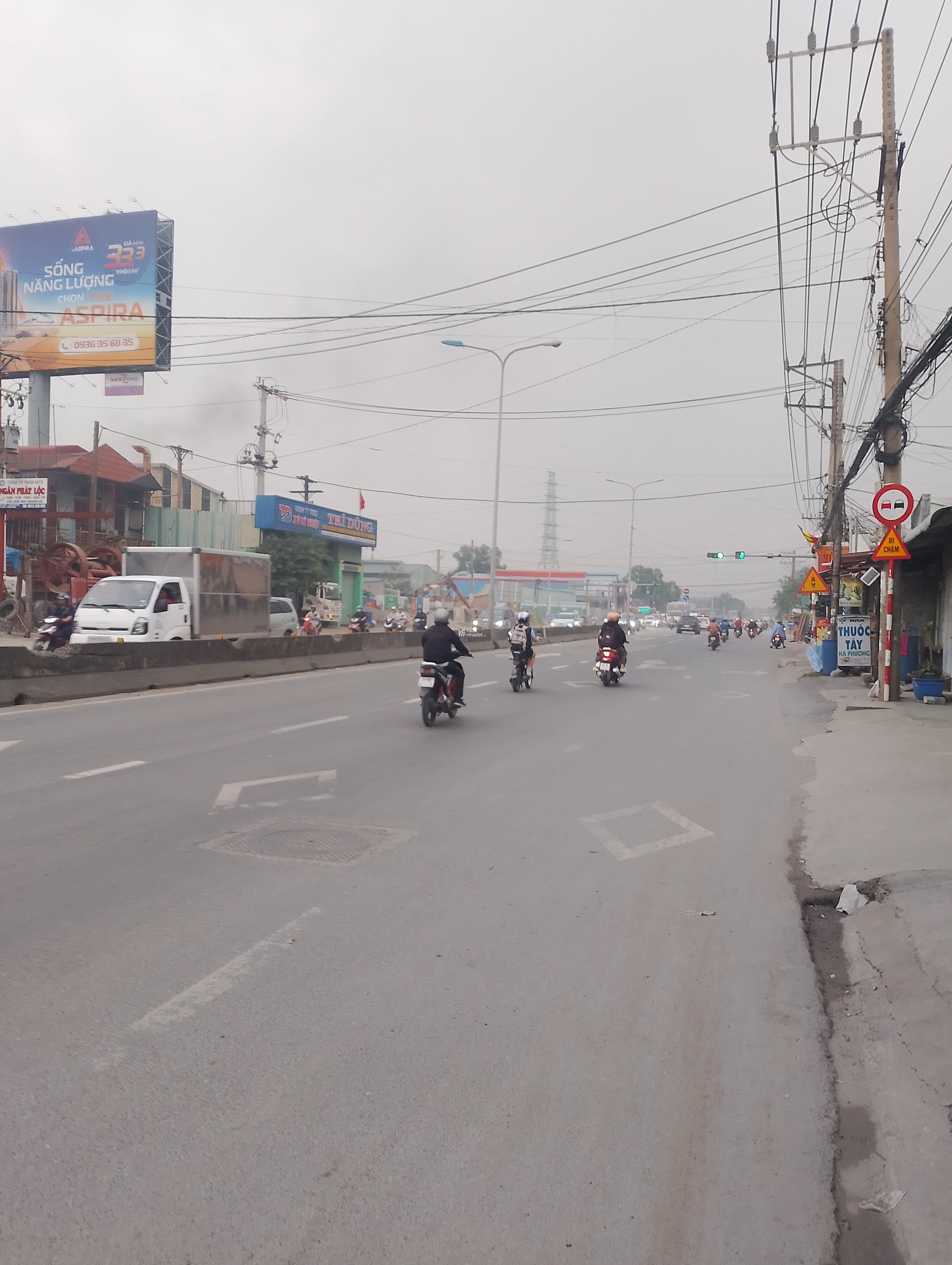 nhà cần bán mặt tiền ql1k ,vị trí tốt để kinh doanh buôn bán