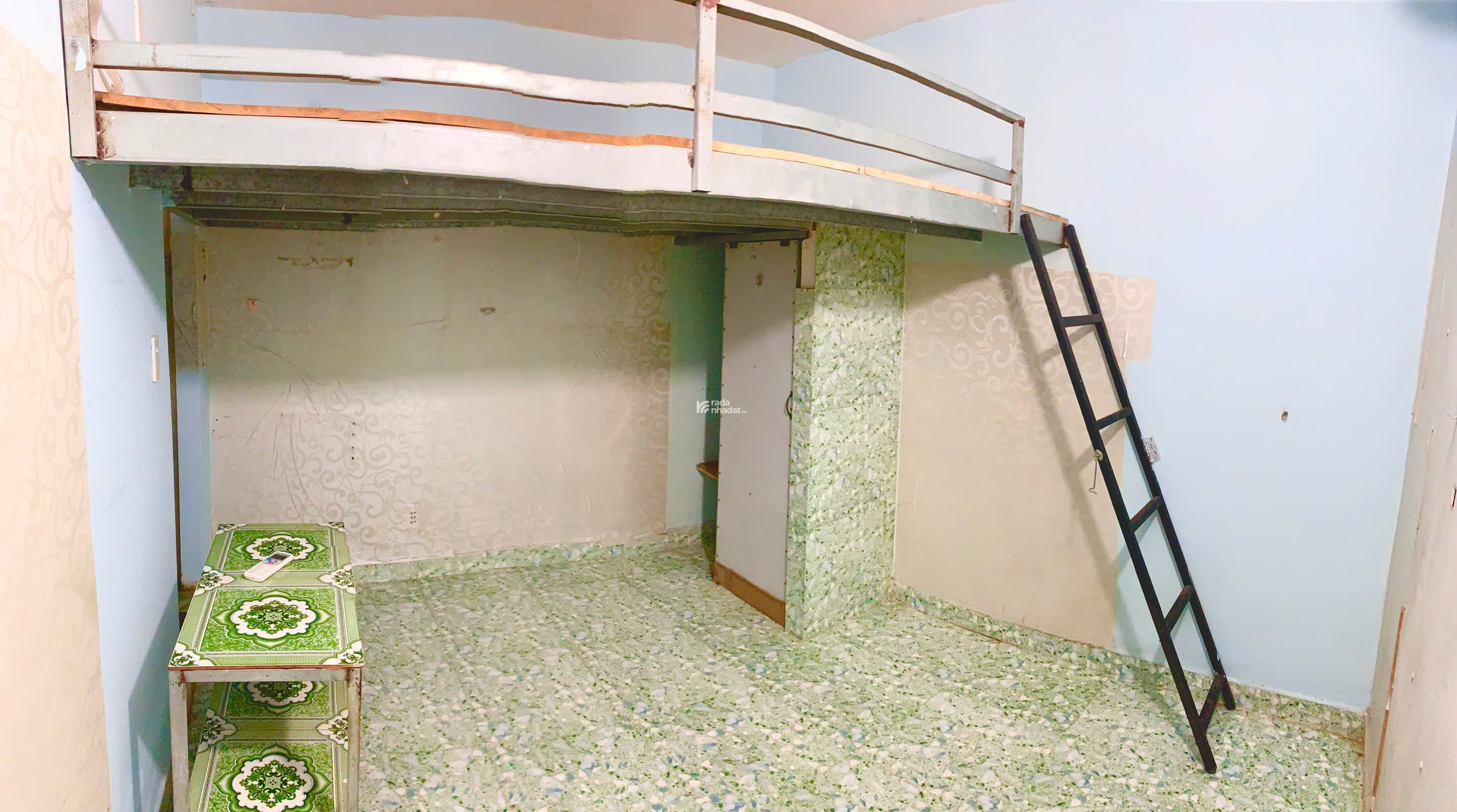 Đến xem phòng máy lạnh, có thang máy. Giá phòng dao động từ 2tr2 -3tr3