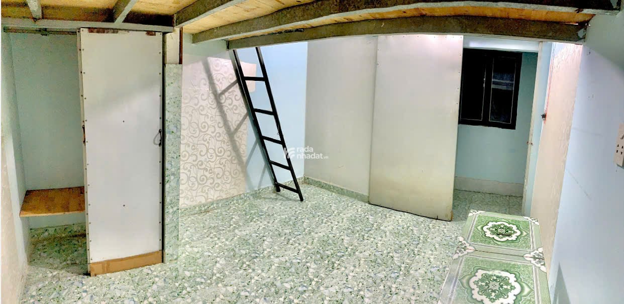 Đến xem phòng máy lạnh, có thang máy. Giá phòng dao động từ 2tr2 -3tr3