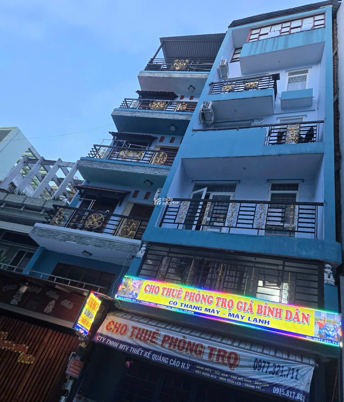 Đến xem phòng máy lạnh, có thang máy. Giá phòng dao động từ 2tr2 -3tr3