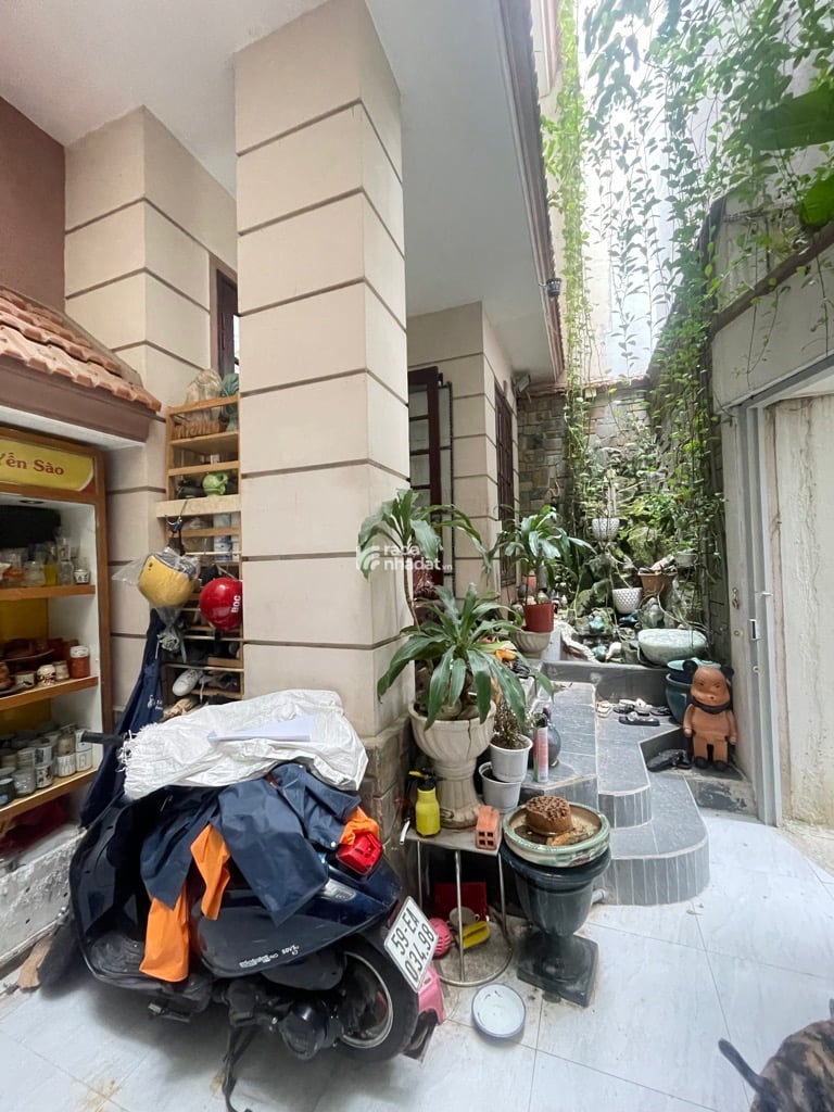 phú nhuận 75m2, 6pn, 5 tầng, gần sân bay