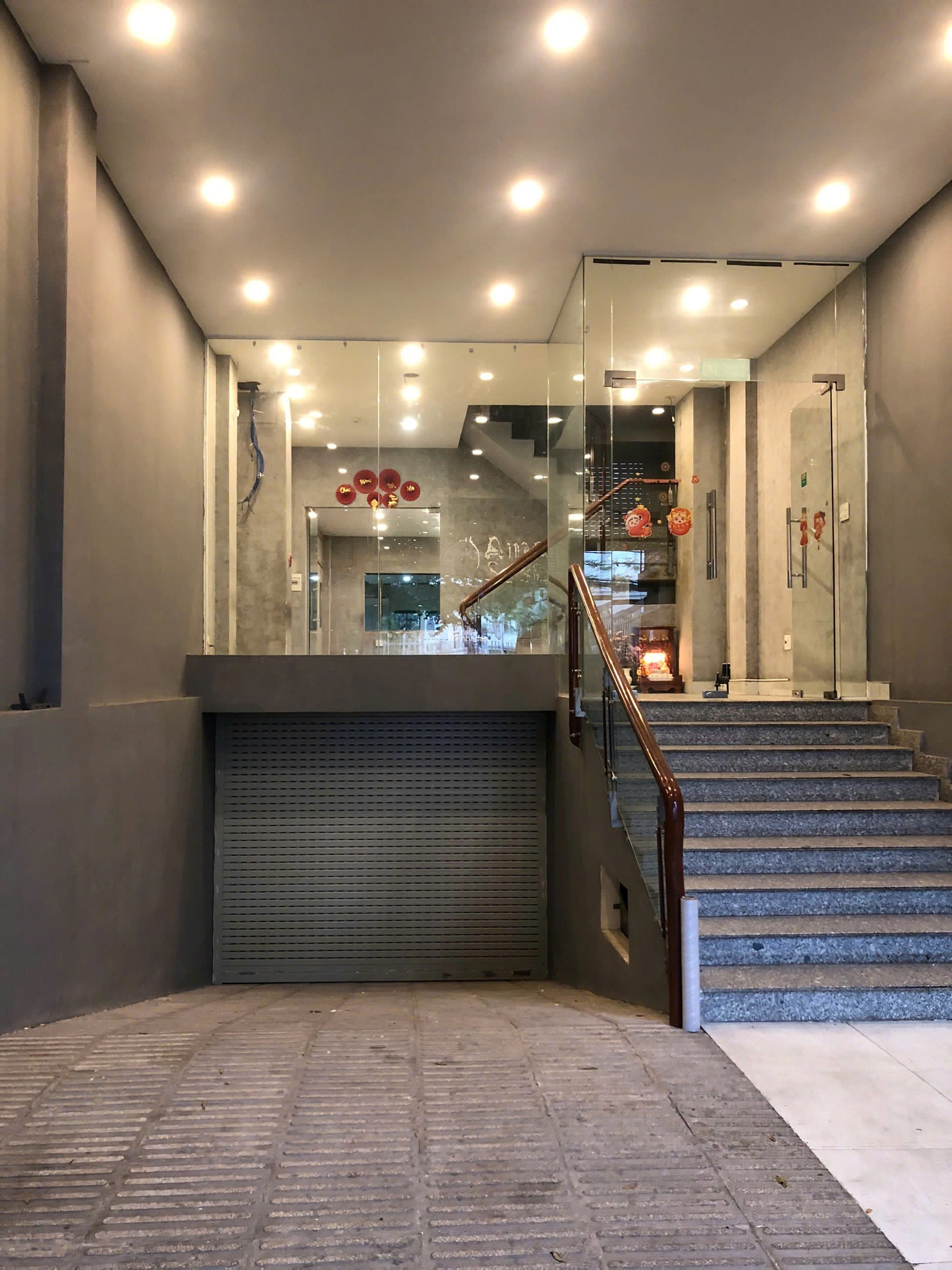 Cho thuê mặt tiền Nguyễn Thị Thập 5x20m có hầm 3 lầu, khu sầm uất kinh doanh mọi ngành nghề 40tr/th