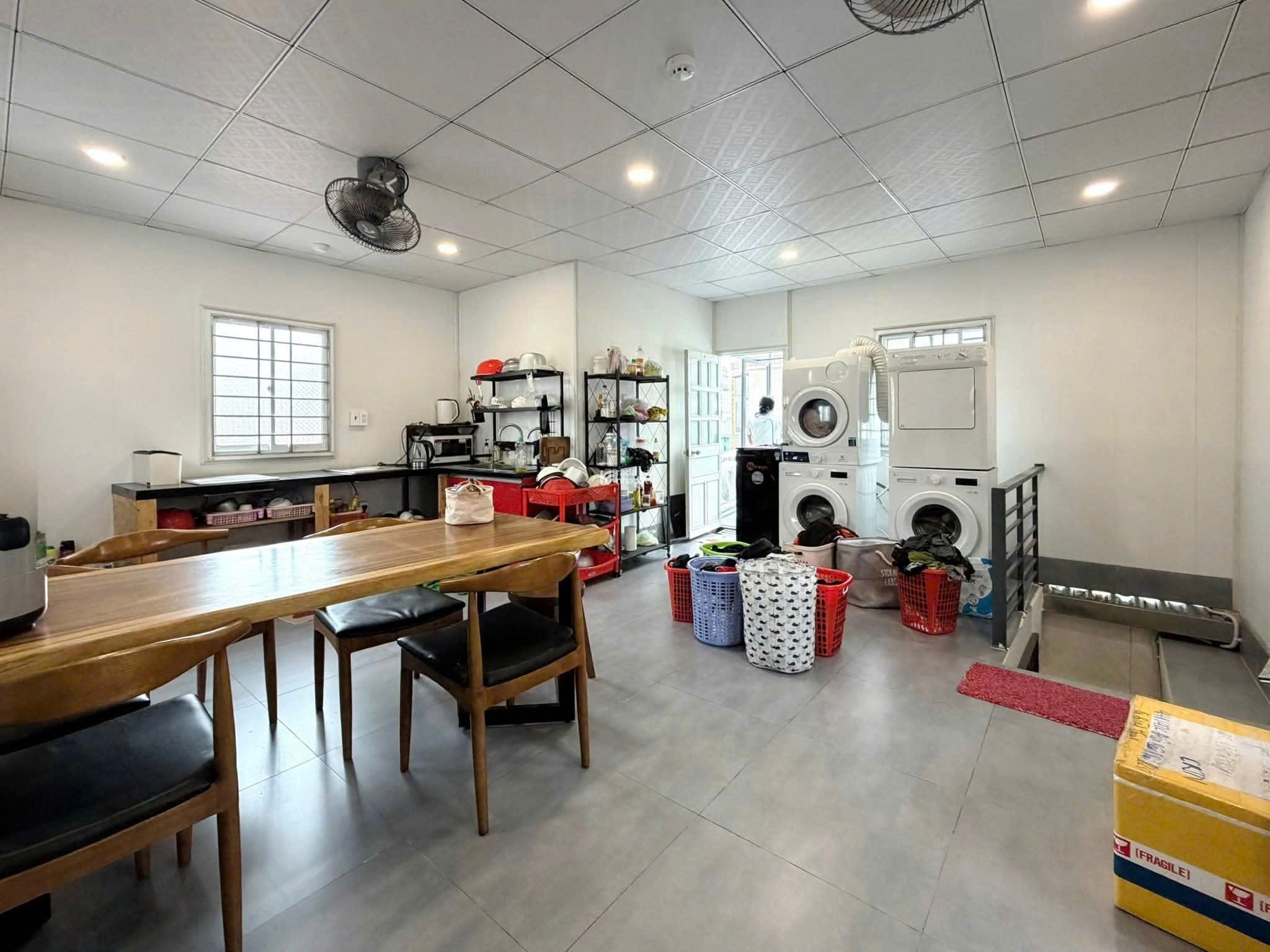 DÒNG TIỀN 70TR/THÁNG - NHÀ 4 TẦNG 66m2 SAU LƯNG ĐH HUTECH - 13.9 TỶ