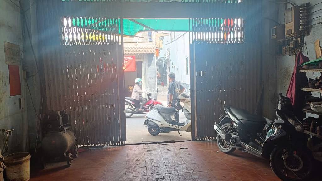 MẶT TIỀN KINH DOANH - TÂN PHÚ - SỔ A4 - 160M - NGANG 5.1M - LỀ ĐƯỜNG 2M -  Ô TÔ NGỦ TRONG NHÀ 