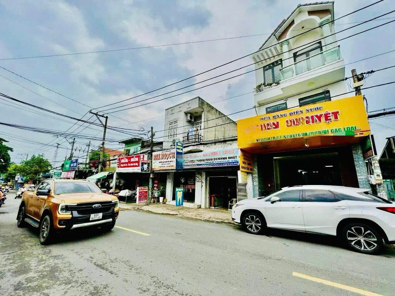 Kẹt vốn bán nhà mặt tiền đang kinh doanh Hà Huy Giáp, Quận 12, diện tích 58m2 giá 2 tỷ 050 TL