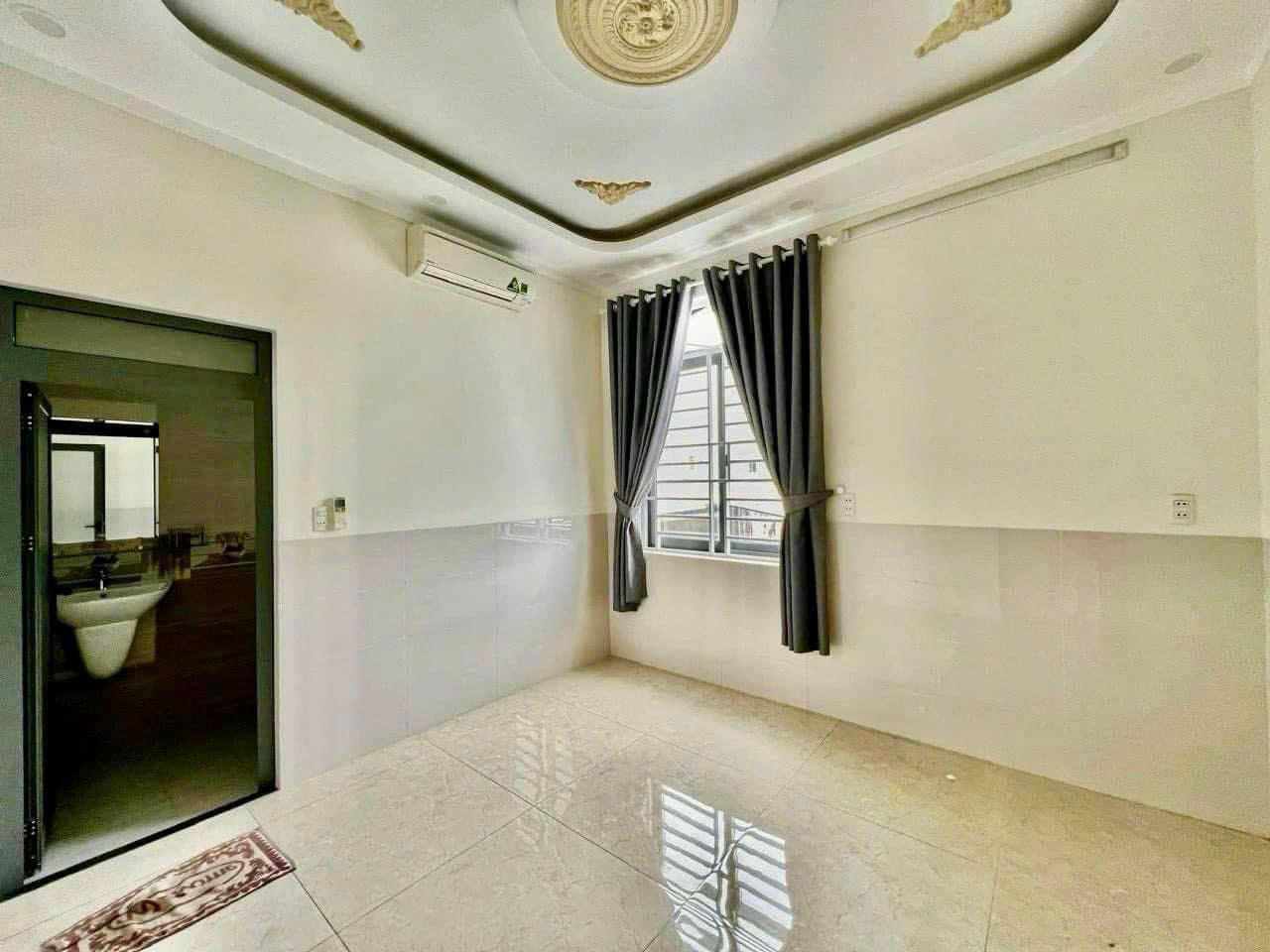 Kẹt vốn bán nhà mặt tiền đang kinh doanh Hà Huy Giáp, Quận 12, diện tích 58m2 giá 2 tỷ 050 TL