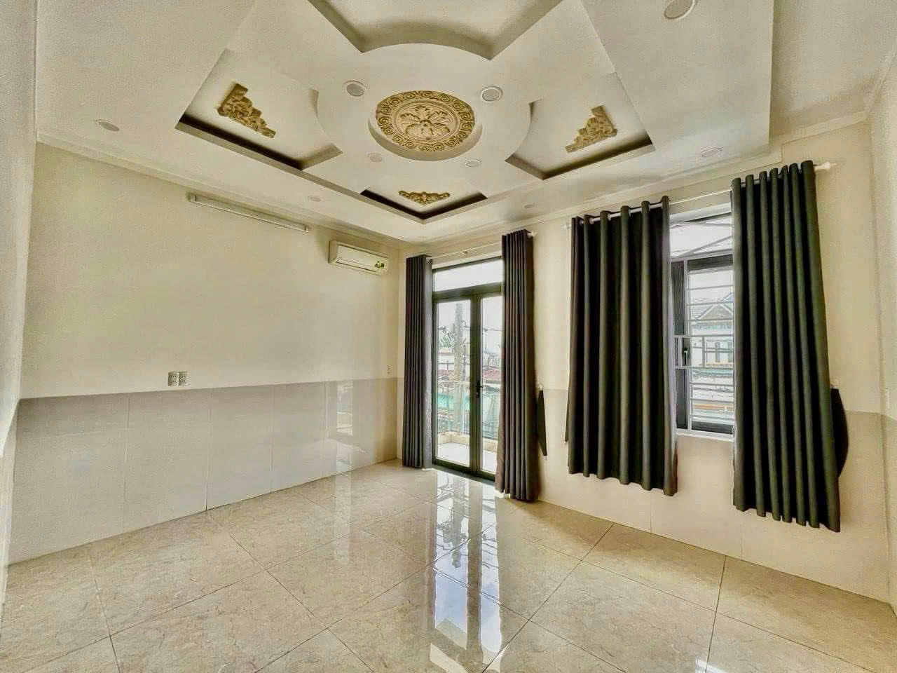 Kẹt vốn bán nhà mặt tiền đang kinh doanh Hà Huy Giáp, Quận 12, diện tích 58m2 giá 2 tỷ 050 TL