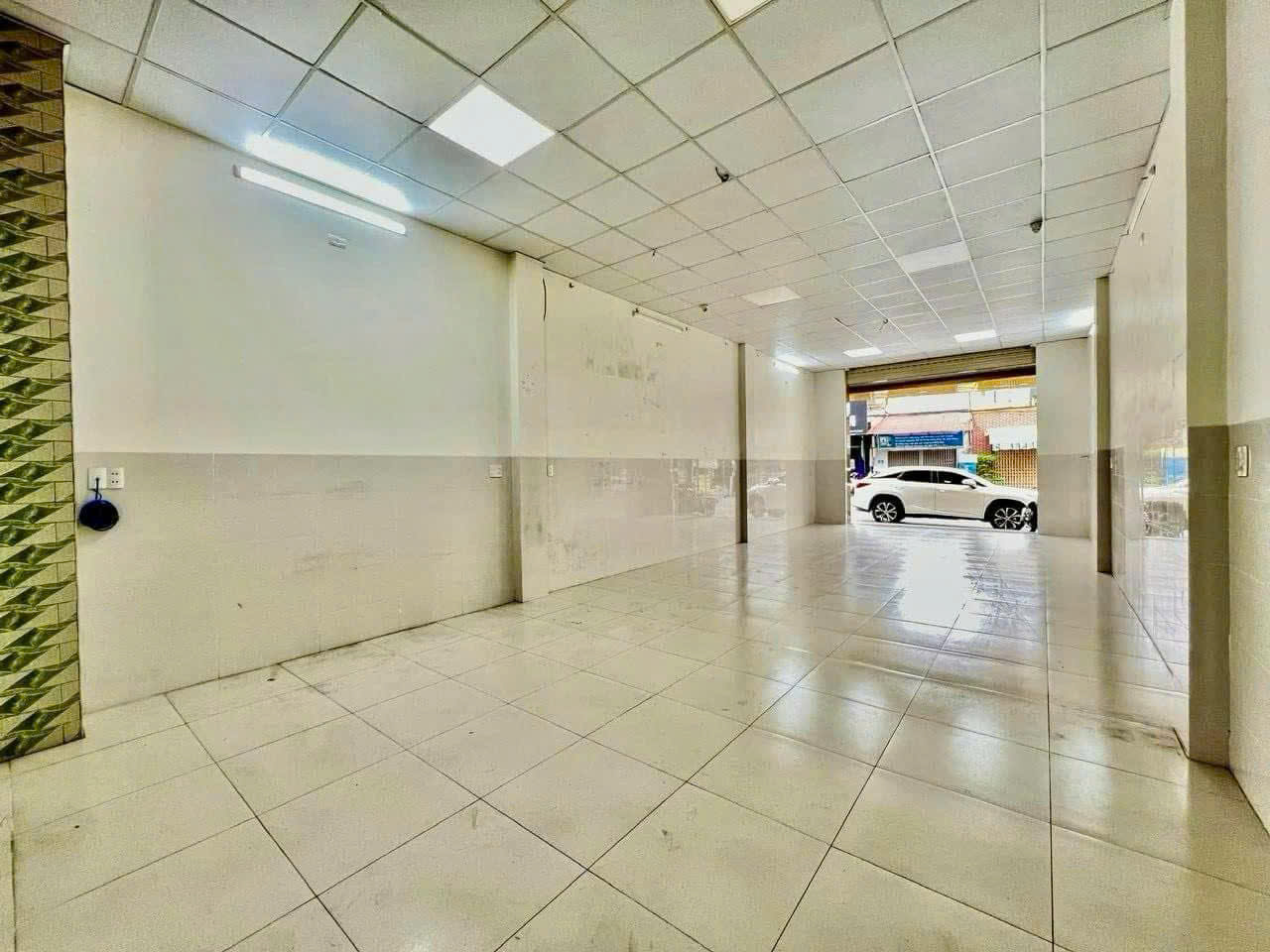 Kẹt vốn bán nhà mặt tiền đang kinh doanh Hà Huy Giáp, Quận 12, diện tích 58m2 giá 2 tỷ 050 TL