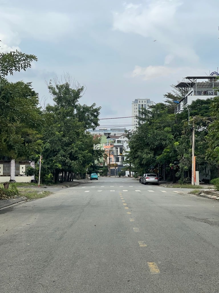 BÁN BIỆT THỰ KHU DÂN CƯ PHÚ LỢI QUẬN 8 240M2 18.X TỶ 5PN 3 TẦNG LÁT ĐÁ SANG TRỌNG