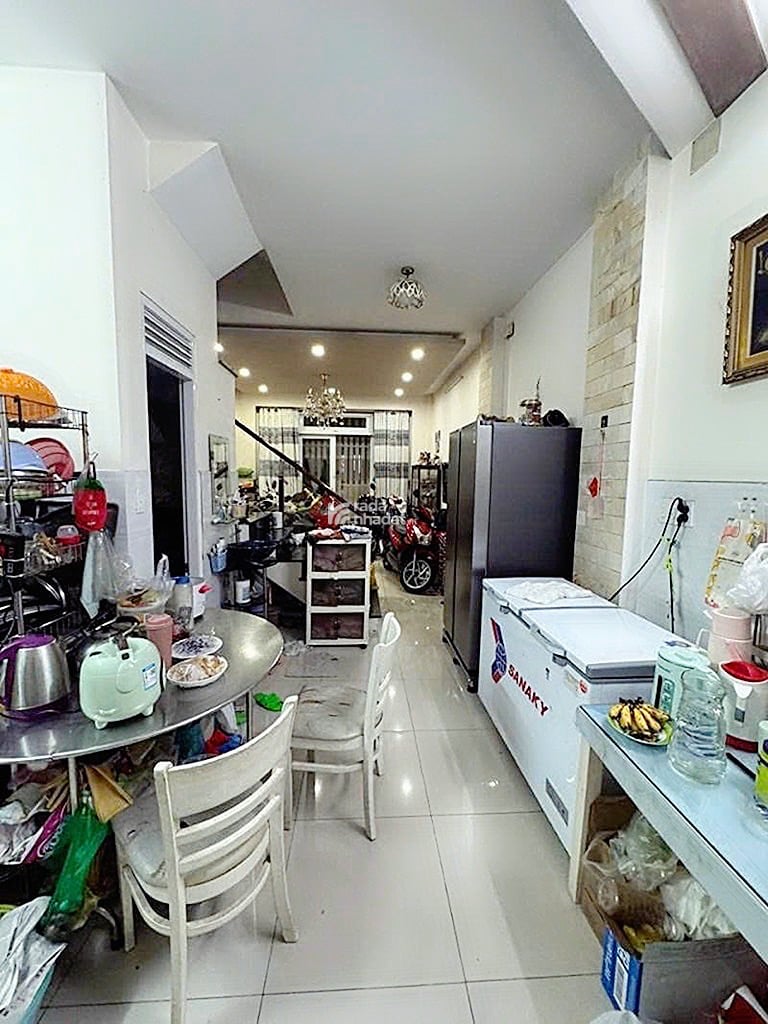 Bán nhà đường đổ thừa luôn  tân phú