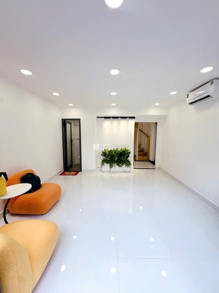 Bán nhà mặt tiền Cô Giang, P2 Phú Nhuận, nhà mới đẹp ở ngay.