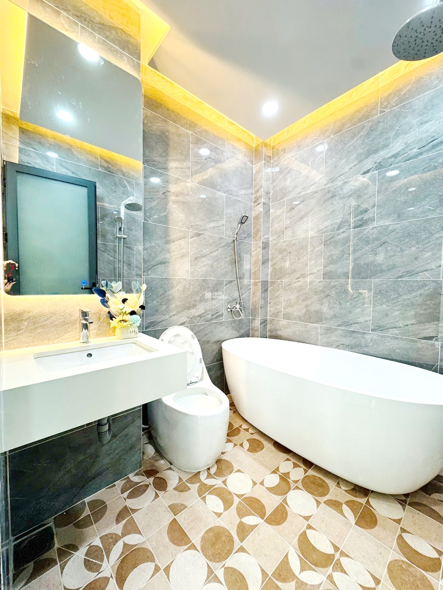 Bán nhà mới 2 lầu gần HXH đường Âu Dương Lân P.2 Quận 8