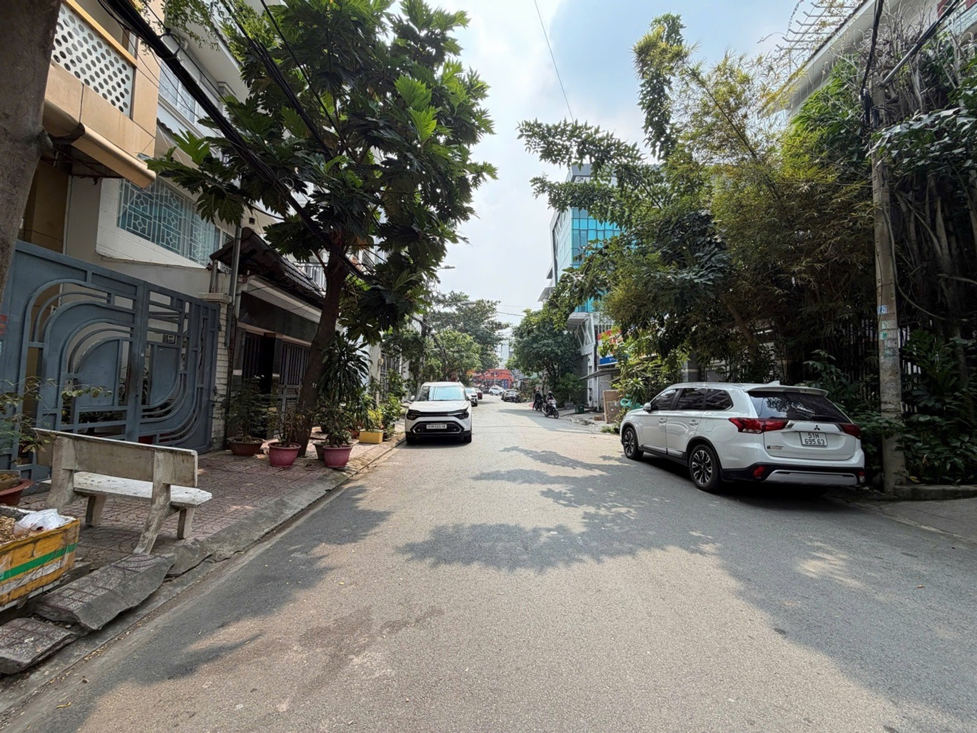 NHÀ ĐẸP NHÀ BÈ GIÁ DƯỚI 6 TỶ - NGANG TRÊN 8M - 4 PHÒNG NGỦ - Ô TÔ VÀO NHÀ