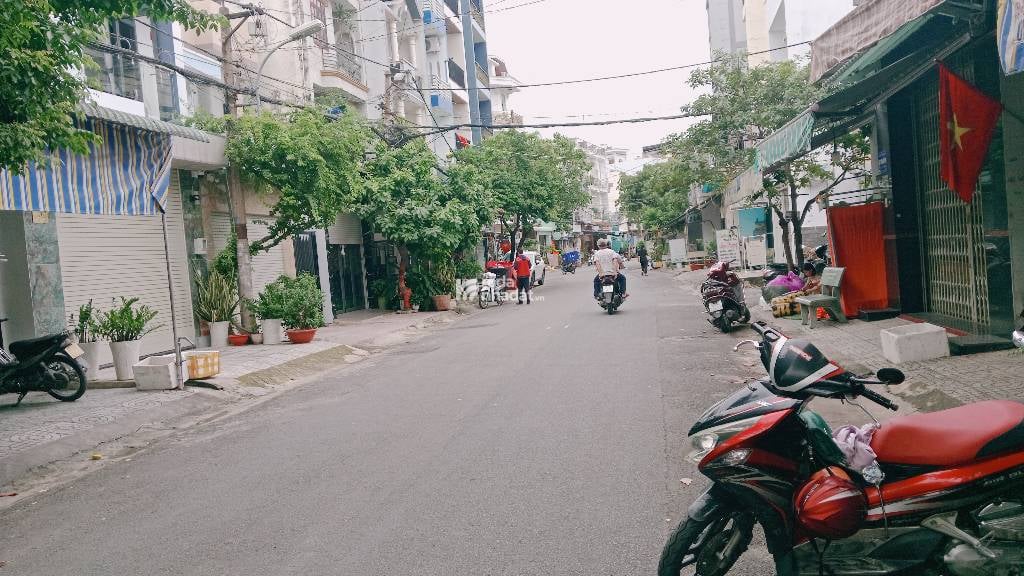 GẦN CHỢ VẢI, HẺM XE HƠI LÊ VĂN PHAN, TÂN PHÚ, 5.5M NGANG HIẾM CÓ. GIẢM 550TR CHỈ 3.5T TỐT