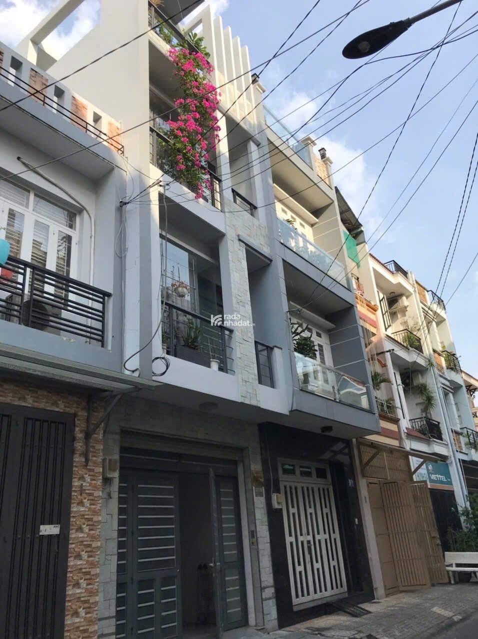 Nhà đẹp hẻm xe hơi, gần siêu thị , chợ trường học cấp 1,2,3