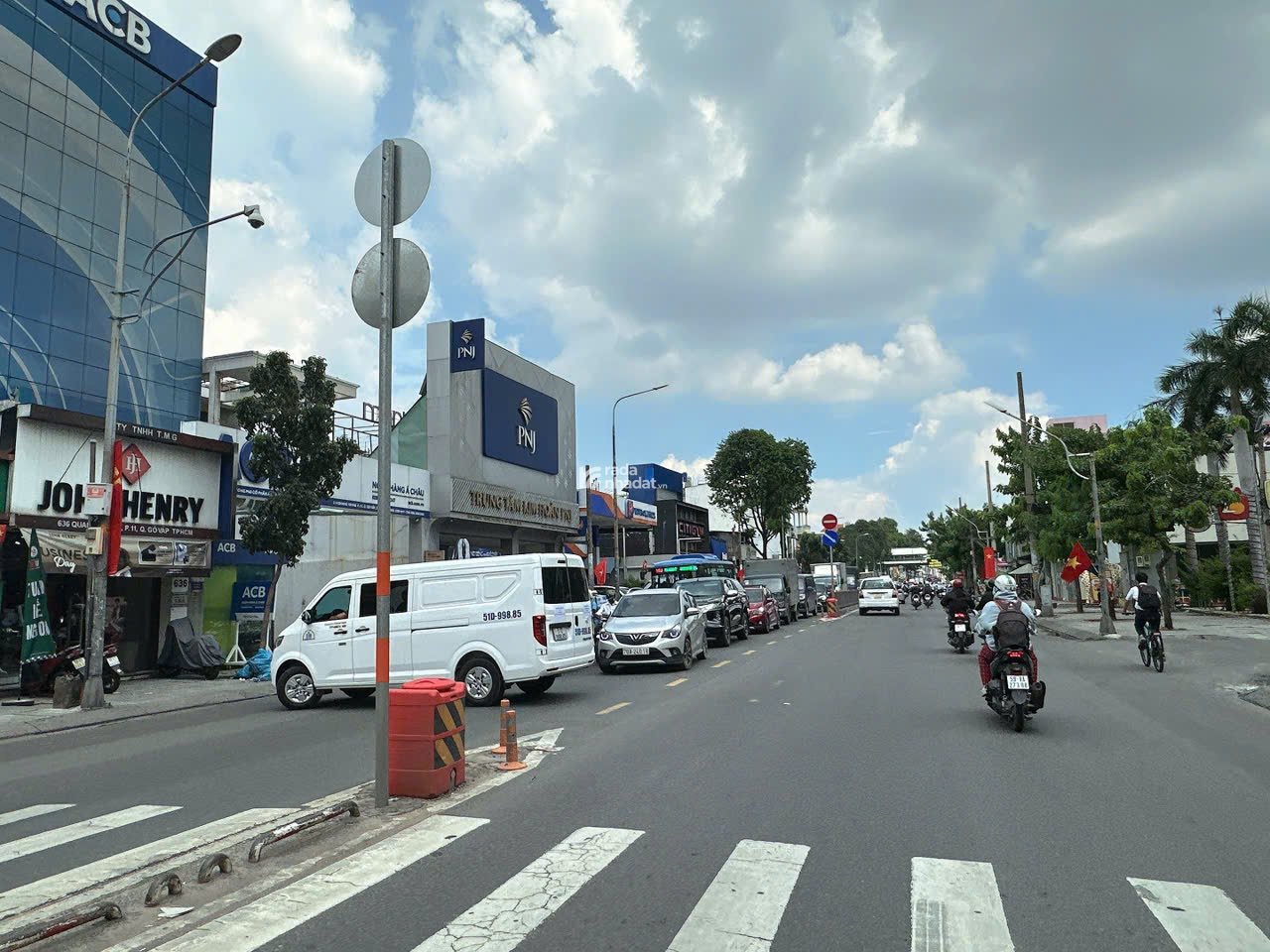 CHDV 8 tầng mới hẻm 656 Quang Trung ngang 8m 200m2 75PN TN 220tr gần chợ HHT 50 tỷ.