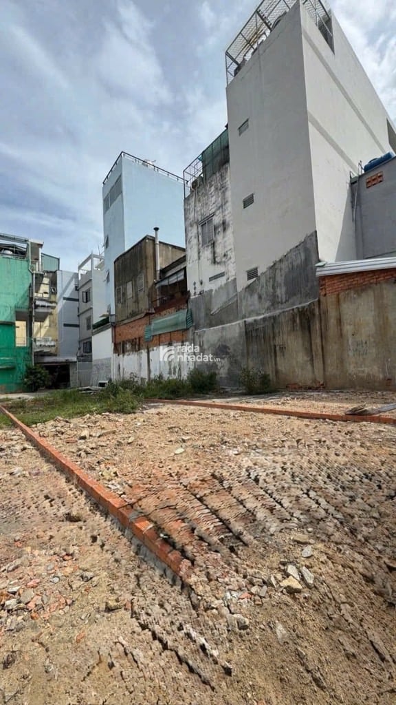 LÔ ĐẤT LIỀN KỀ - GẦN VÒNG XOAY LÊ ĐẠI HÀNH, ĐƯỜNG 100 BÌNH THỚI -Q.11 -DT: 64M2 - 6 TỶ 5