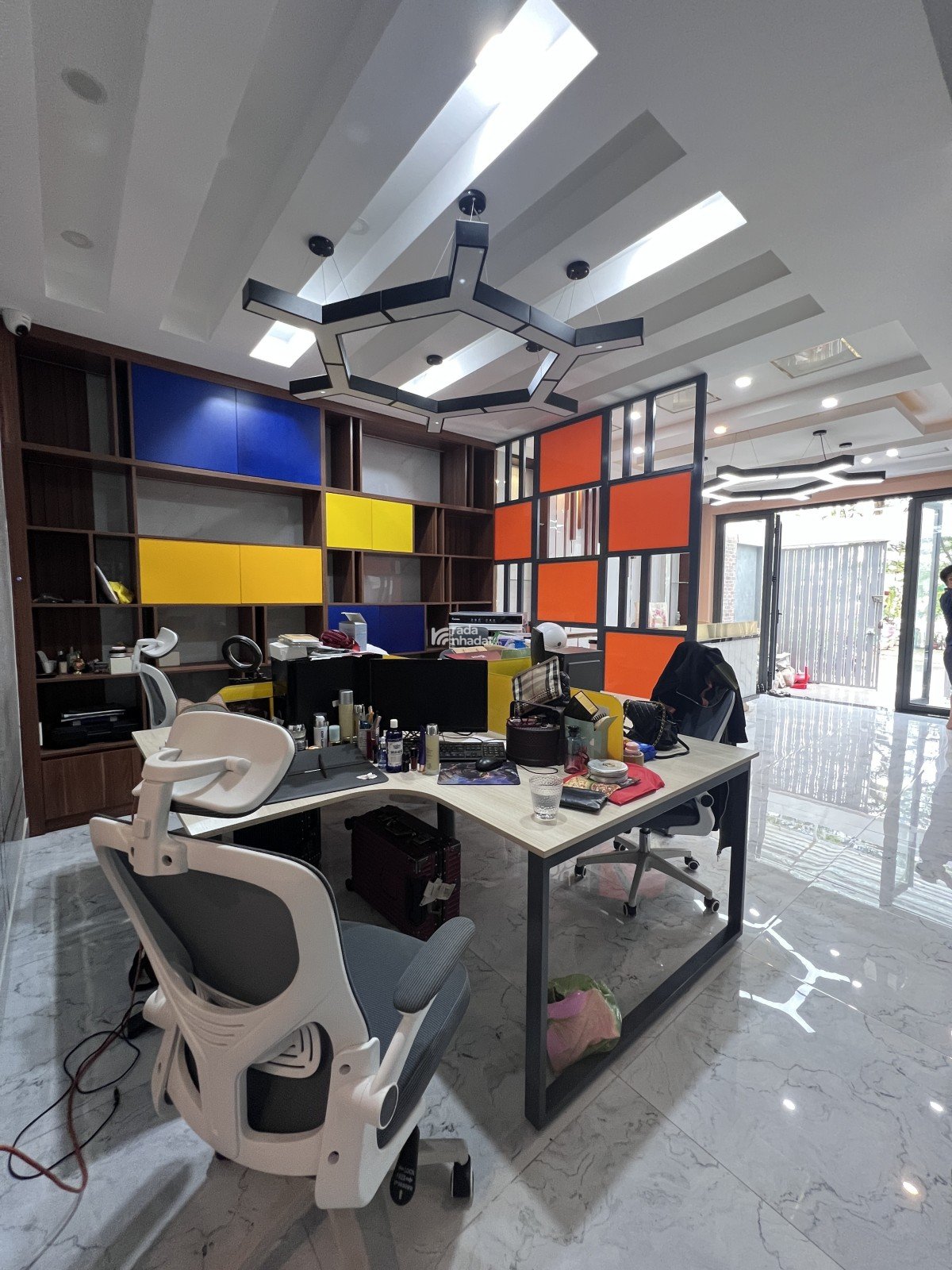 Nhà mặt tiền 3 tầng 4PN view thoáng, đường Số Phạm Hữu Lầu trung tâm Quận 7 giá chỉ 11,8 tỷ
