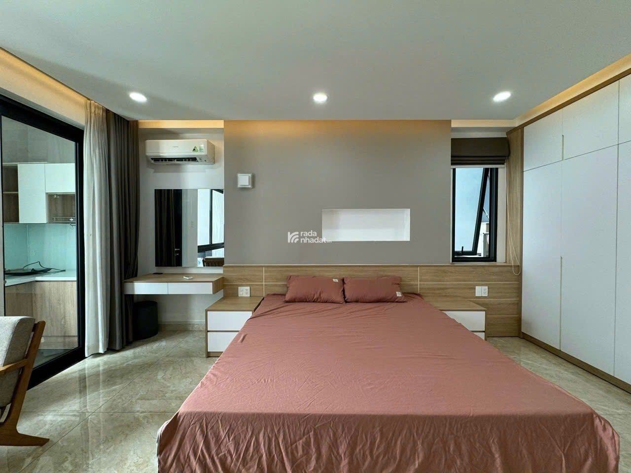 CĂN HỘ BAN CÔNG TÁCH BẾP FULL NỘI THẤT NGAY TRUNG TÂM QUẬN 5