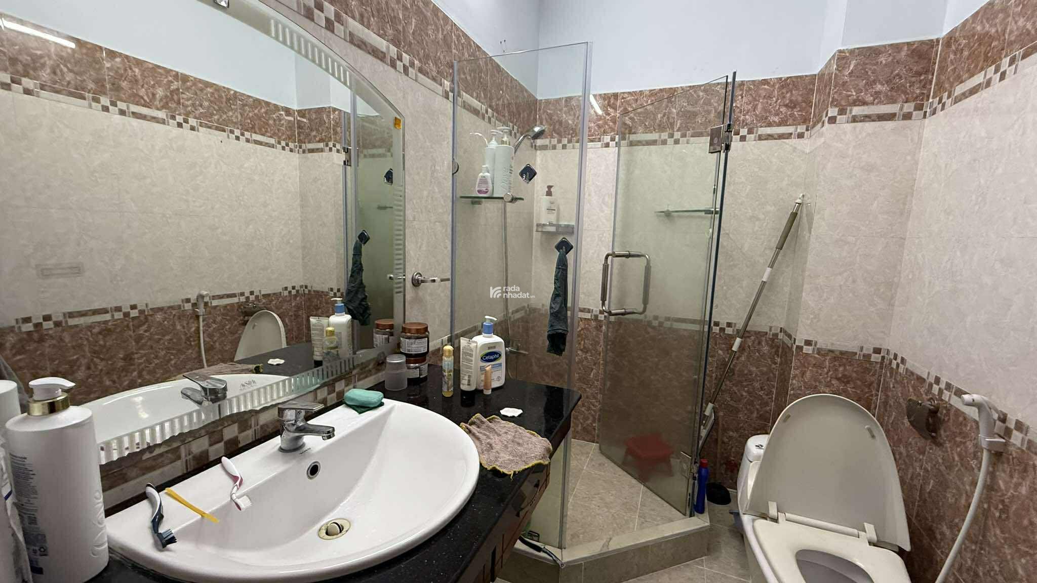 NHÀ 5 TẦNG HẦM Ô TÔ - KHU PHÂN LÔ VIP GẦN BV 175 - 6PN FULL NỘI THẤT