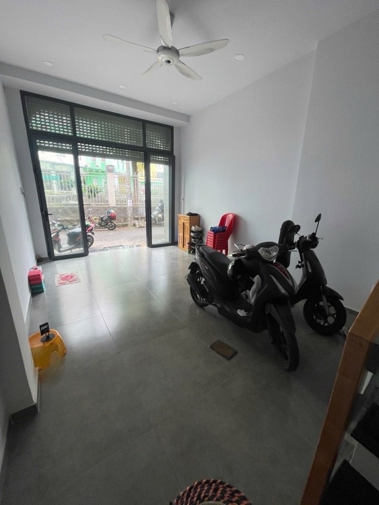 NGAY P.TÂN SƠN NHÌ - Ô TÔ NGỦ TRONG NHÀ - SHR VUÔNG VỨC A4 