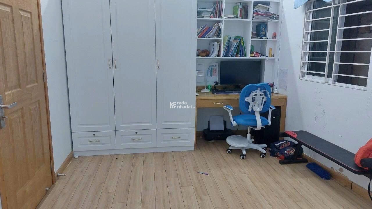 NHÀ 3 LẦU HẺM XE HOI NGAY CHỢ HIỆP BÌNH,4PN,3WC GIÁ 15TR DỦ NỘI THẤT