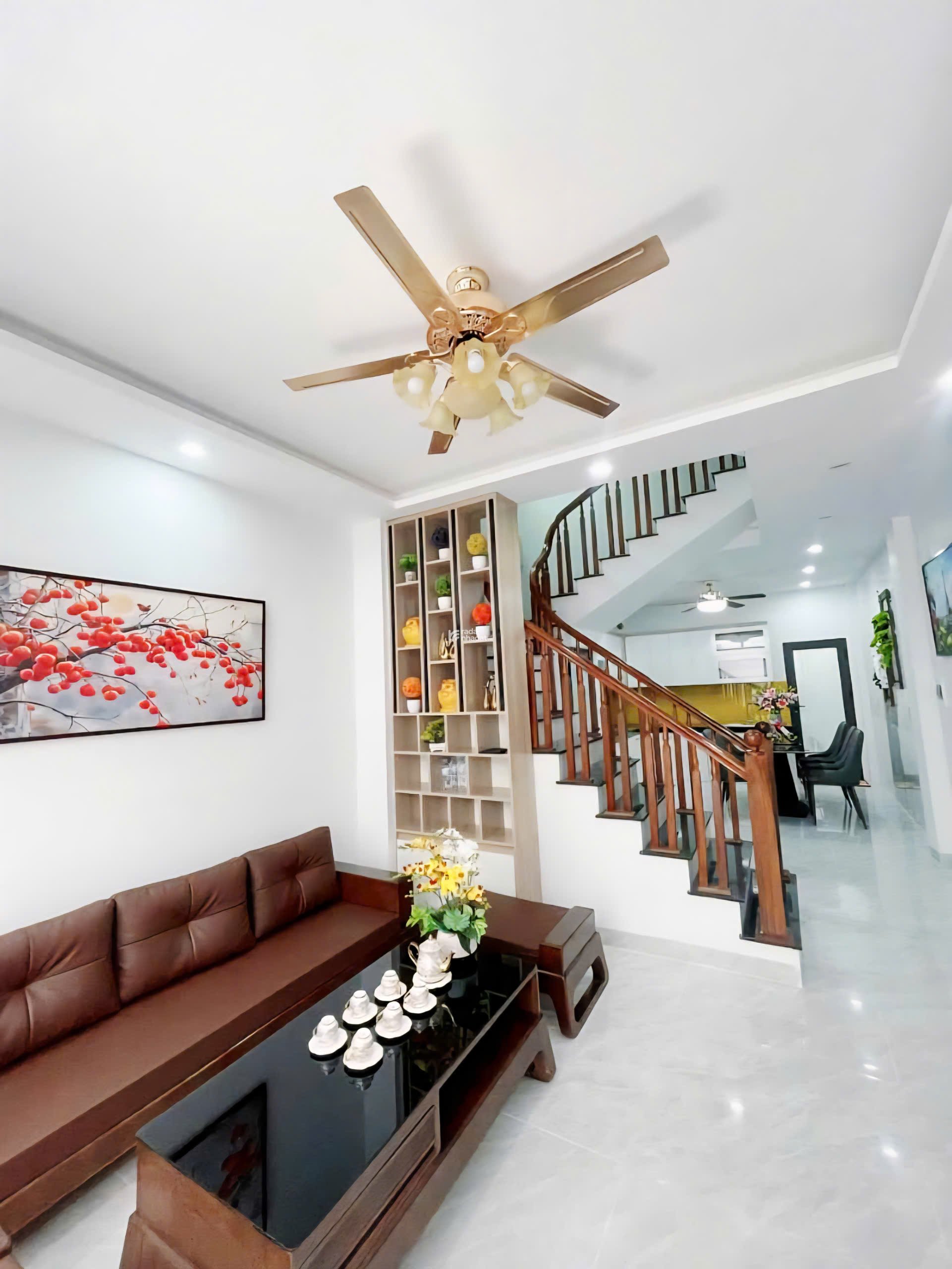 Bán nhà Hoàng Hoa Thám ngõ ô tô thông, gần phố, 44m2 x 5 tầng hơn 14 tỷ