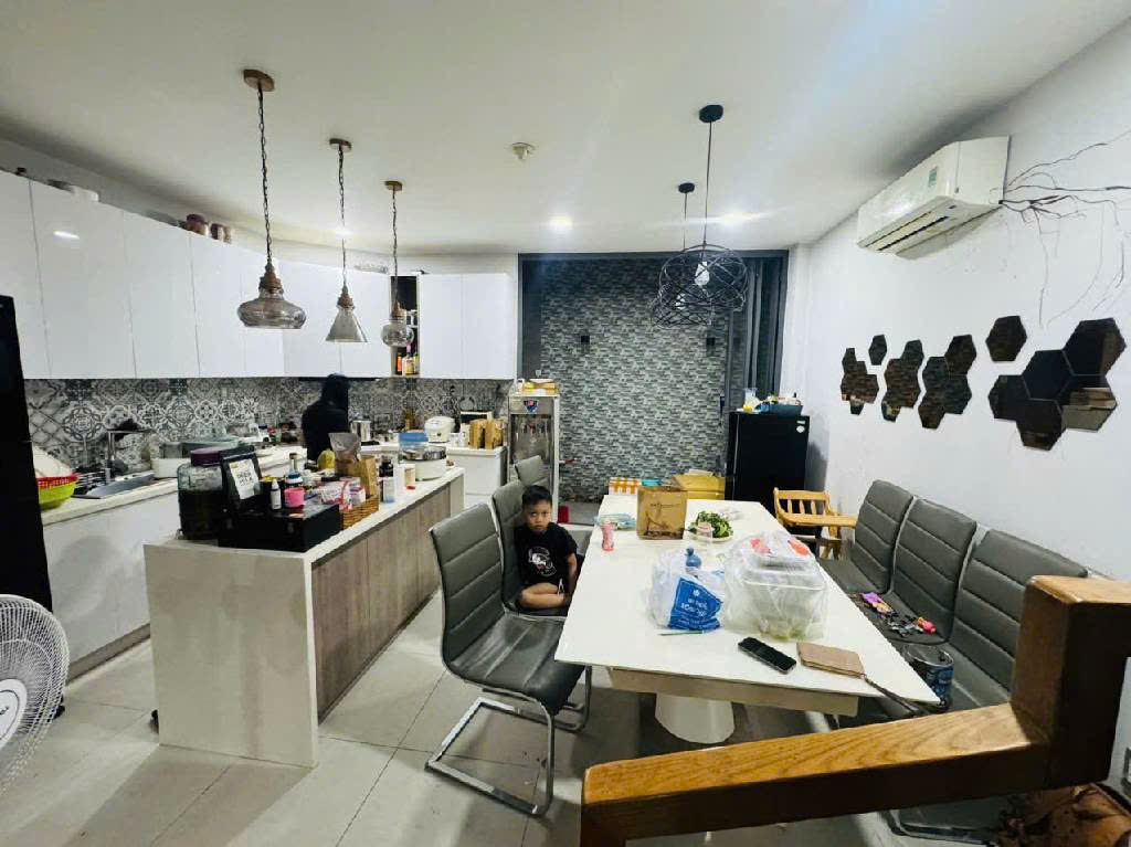 BÁN NHÀ MẶT TIỀN ĐƯỜNG SỐ 6D,KHU TÊN LỬA (5m x 18m x 4 TẦNG) 12 TỶ TL