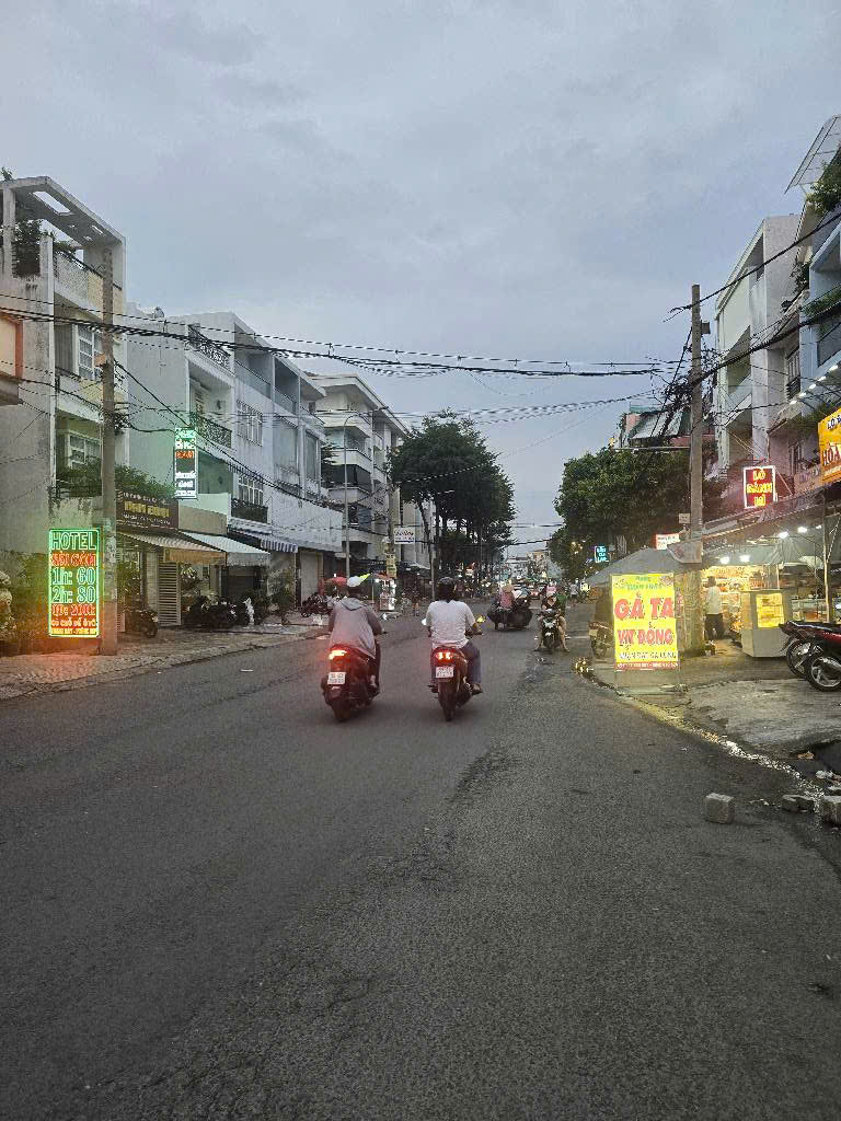 BÁN NHÀ MẶT TIỀN ĐƯỜNG SỐ 6D,KHU TÊN LỬA (5m x 18m x 4 TẦNG) 12 TỶ TL