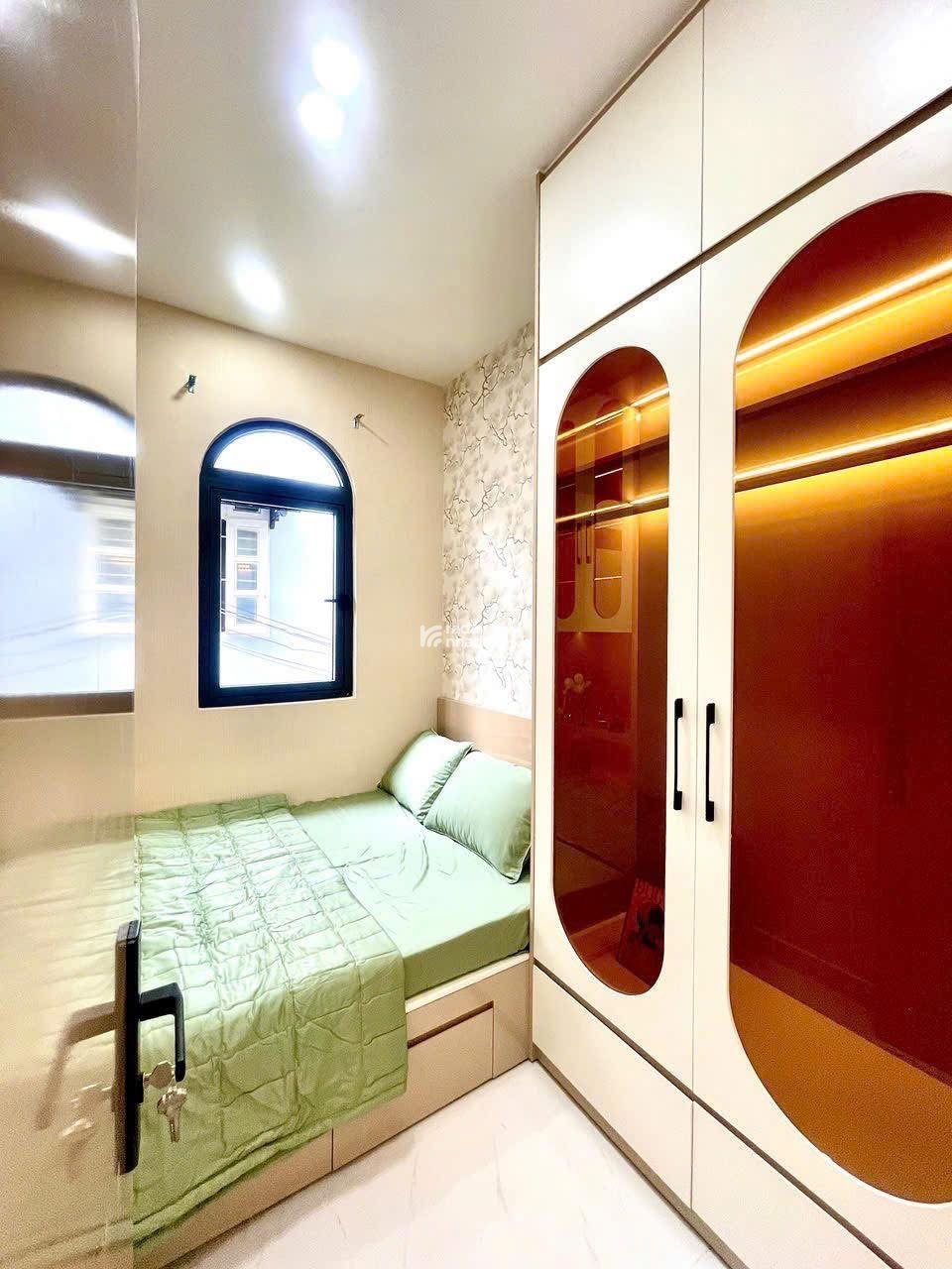 Bán gấp nhà 1 Tỷ 650 đầy đủ NT đường Bùi Quang Là P12 Gò Vấp , 2PN - Sổ hồng riêng