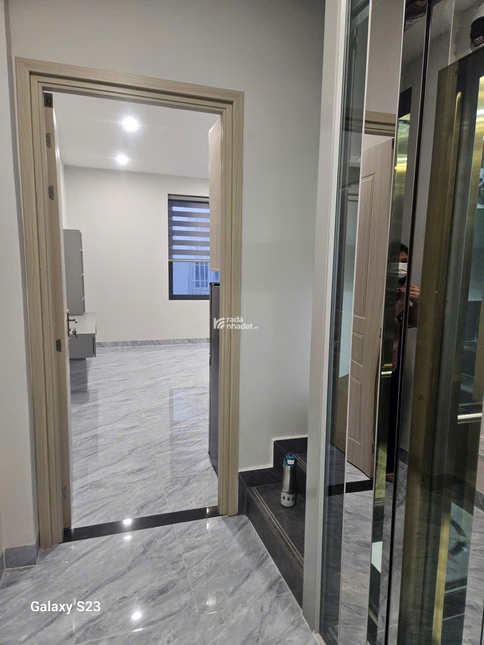 Phòng dv vip . Nội thất cao cấp. Thang máy. Thẻ từ