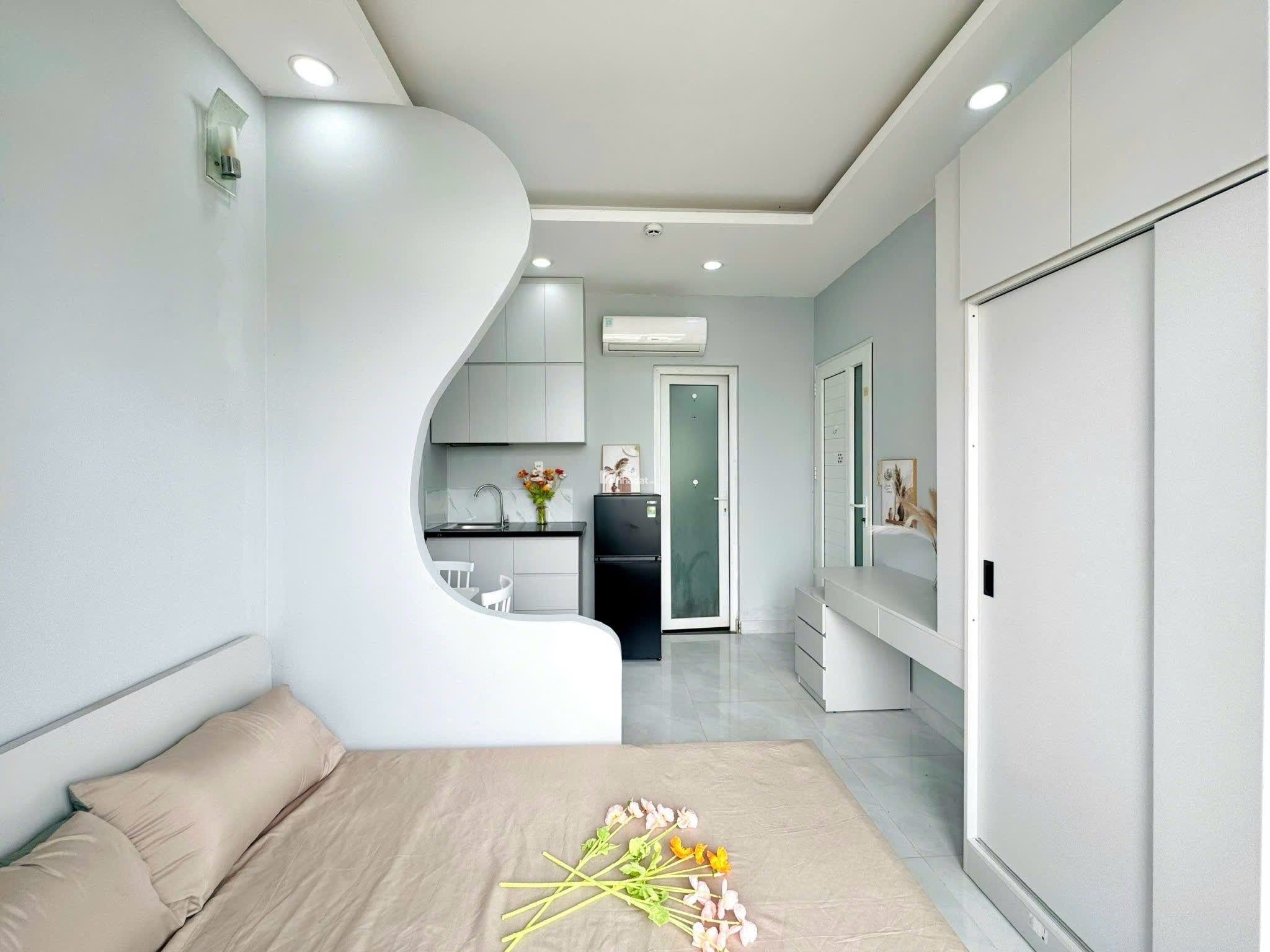 STUDIO FULL NỘI THẤT BAN CÔNG SIU XINH  DÀNH CHO HSSV NGAY QUẬN 1