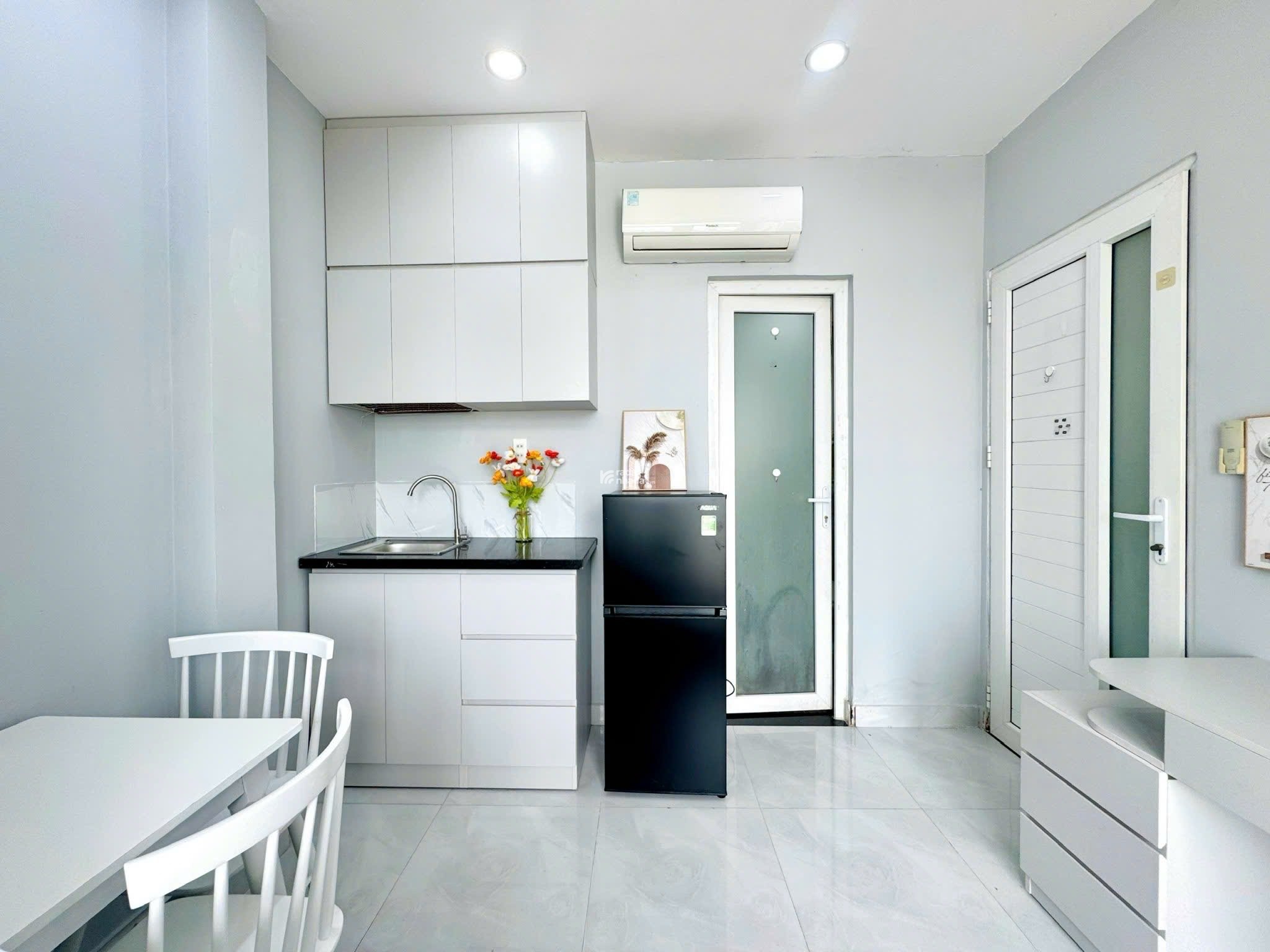 STUDIO FULL NỘI THẤT BAN CÔNG SIU XINH  DÀNH CHO HSSV NGAY QUẬN 1