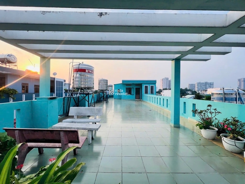 HẺM XE HƠI TRÁNH 4 TẦNG NGAY CỔNG ĐH NGÂN HÀNG THU NHẬP 90tr/th 8X27 CHỈ 22 TỶ.