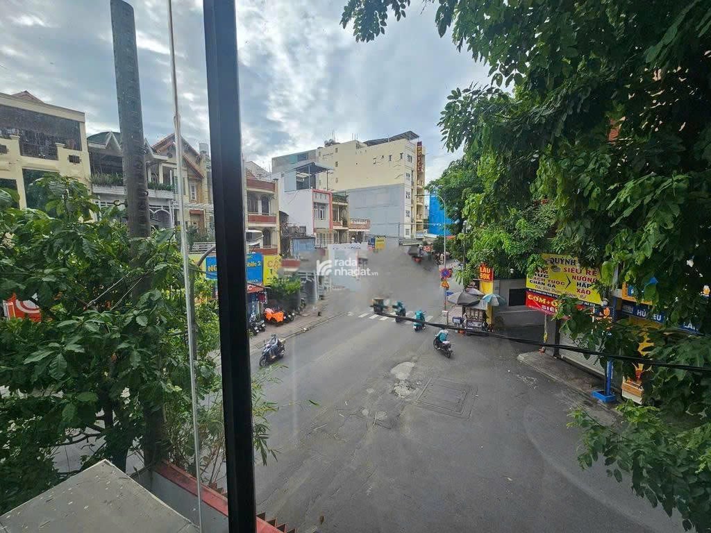 Bán tòa nhà góc 3 mặt tiền 4,5x15m, 6 tầng thang máy, Ni Sư Huỳnh Liên, Tân Bình, giá 14,99 tỷ