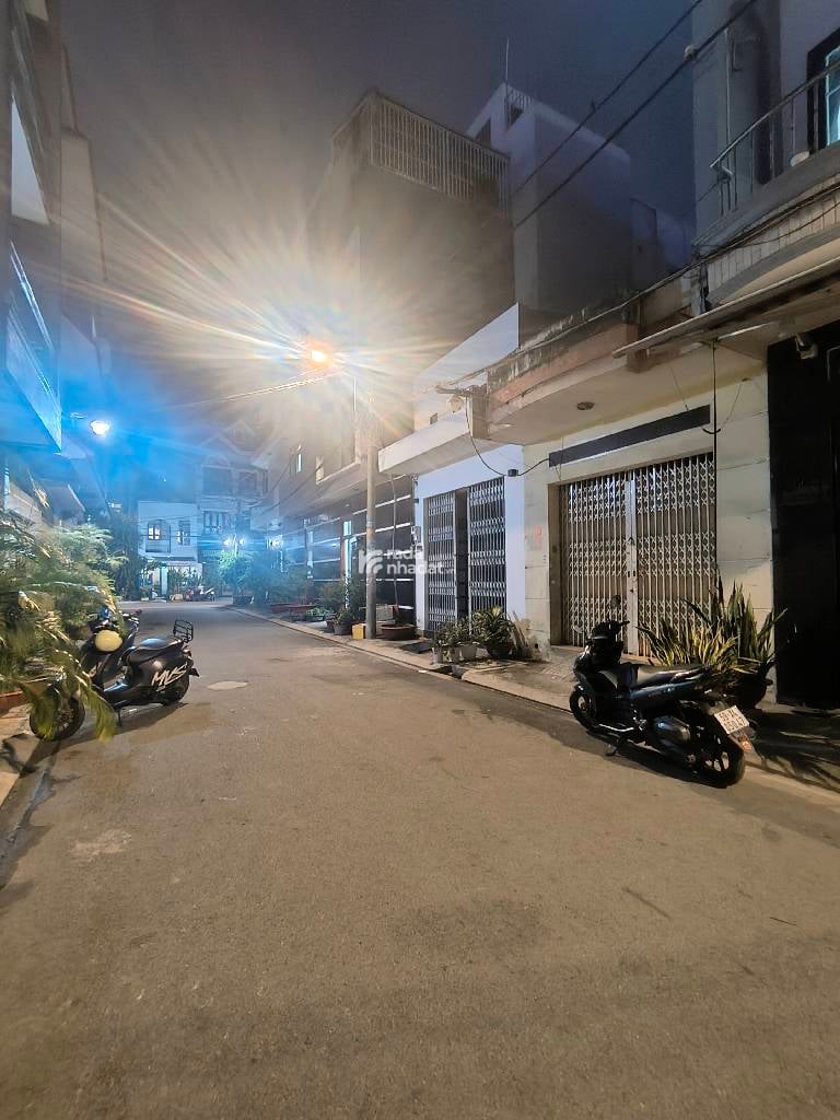 GẦN NGÃ TƯ ÂU CƠ-THOẠI NGỌC HẦU -HẺM TO NHƯ MẶT TIỀN - XE TẢI NÉ NHAU -4X16m- CHỈ  8 TỶ 6