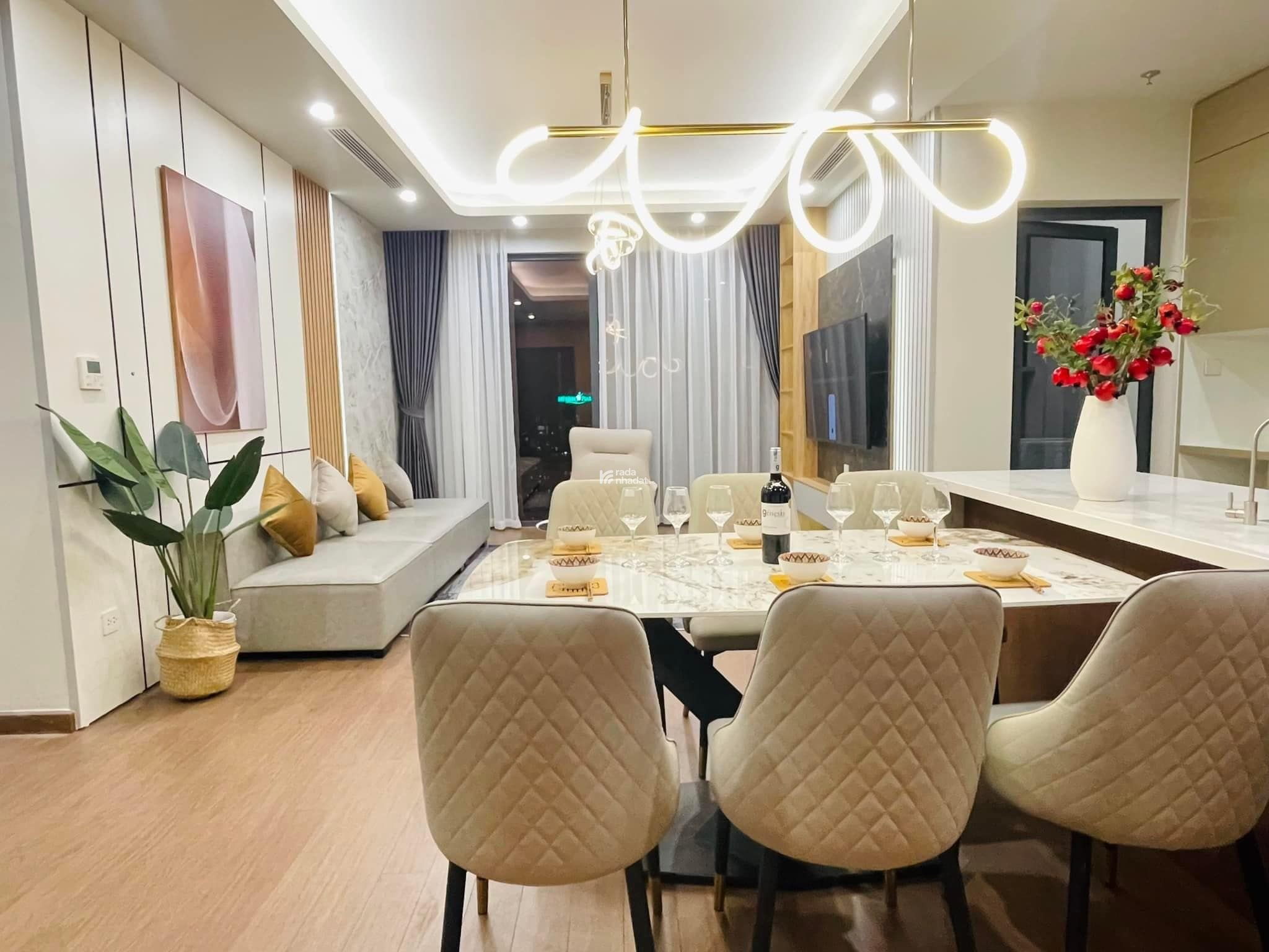 Chính chủ cần cho thuê căn góc 3PN, 2WC, 122m2, tòa Víp N03T2, full đồ đẹp, giá 17 tr, 0393 755 ***