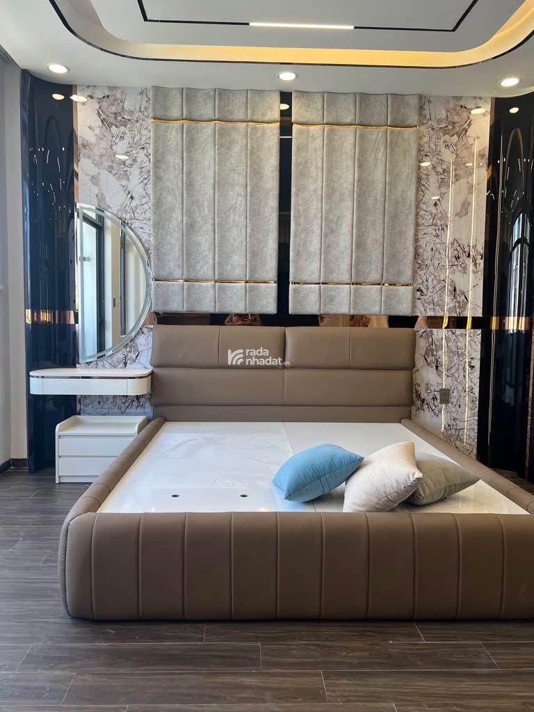 Bán Nhà Mặt Tiền Phạm Hữu Lầu, Quận 7 – Nhà Mới, Thang Máy, Nội Thất Cao Cấp- 18.6 Tỷ