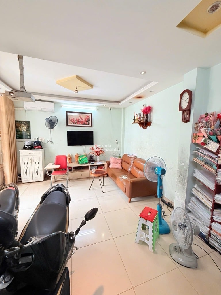 BÁN NHÀ GẦN CHỢ PHẠM VĂN BẠCH TÂN BÌNH - HXH ĐỔ CỬA - 34M2 - 2 TẦNG - GIÁ 3.99 TỶ