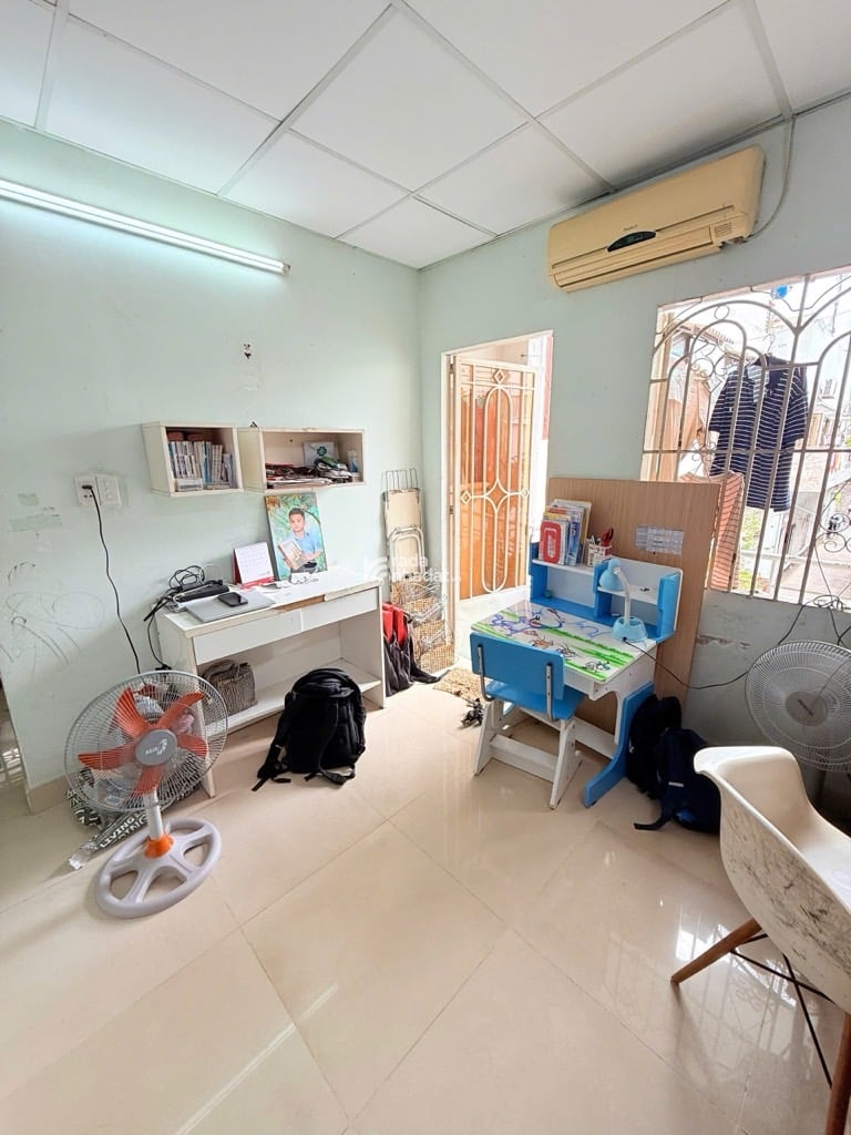 BÁN NHÀ GẦN CHỢ PHẠM VĂN BẠCH TÂN BÌNH - HXH ĐỔ CỬA - 34M2 - 2 TẦNG - GIÁ 3.99 TỶ